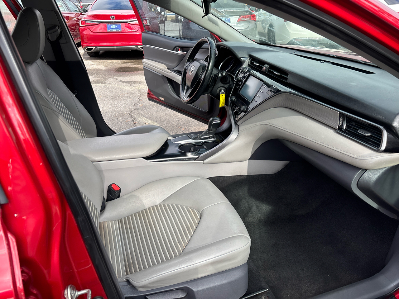 Toyota Camry SE 2019