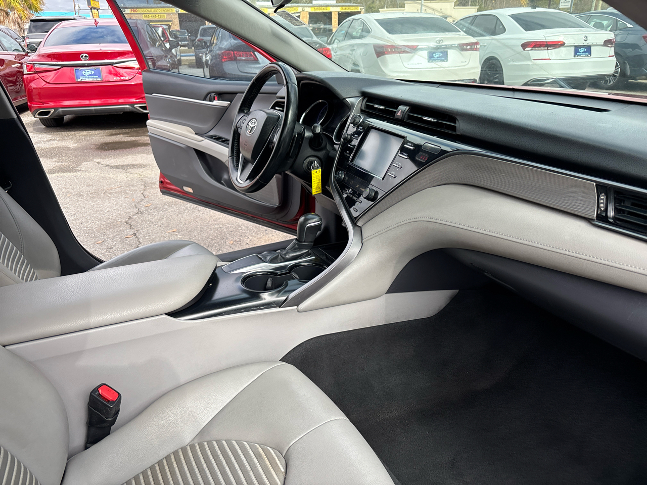 Toyota Camry SE 2019