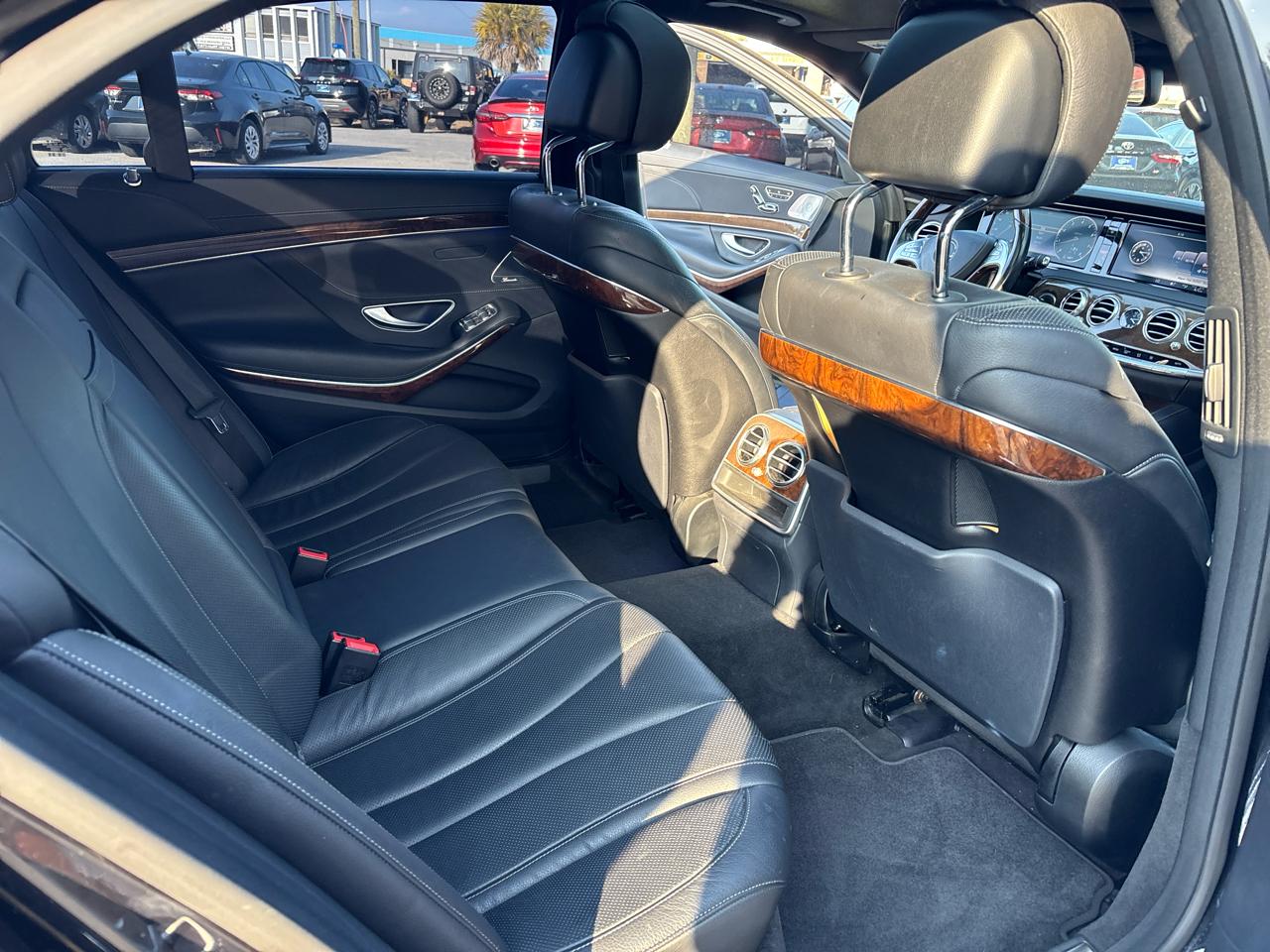 Mercedes-Benz S-Class S550 2015