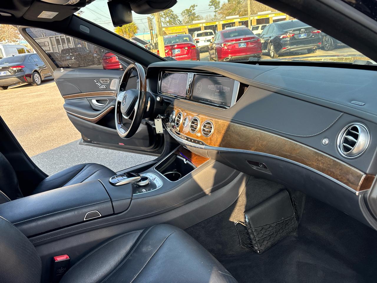 Mercedes-Benz S-Class S550 2015