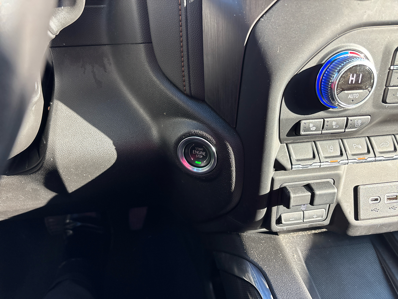 GMC Sierra 2500HD AT4 Crew Cab 4WD 2022