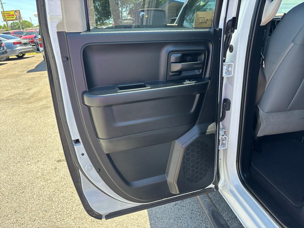 RAM 1500 Tradesman Quad Cab 2WD 2014