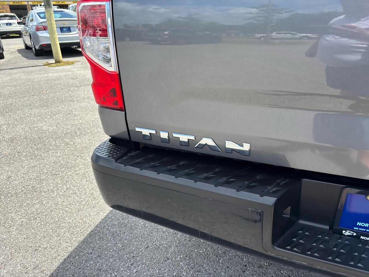 Nissan Titan S Crew Cab 2WD 2019
