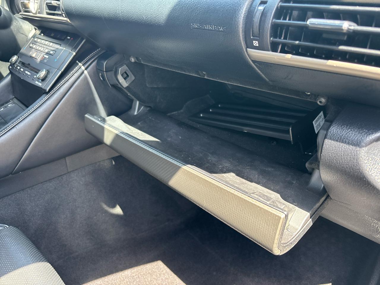 Lexus RC 200t 2D Coupe 2017