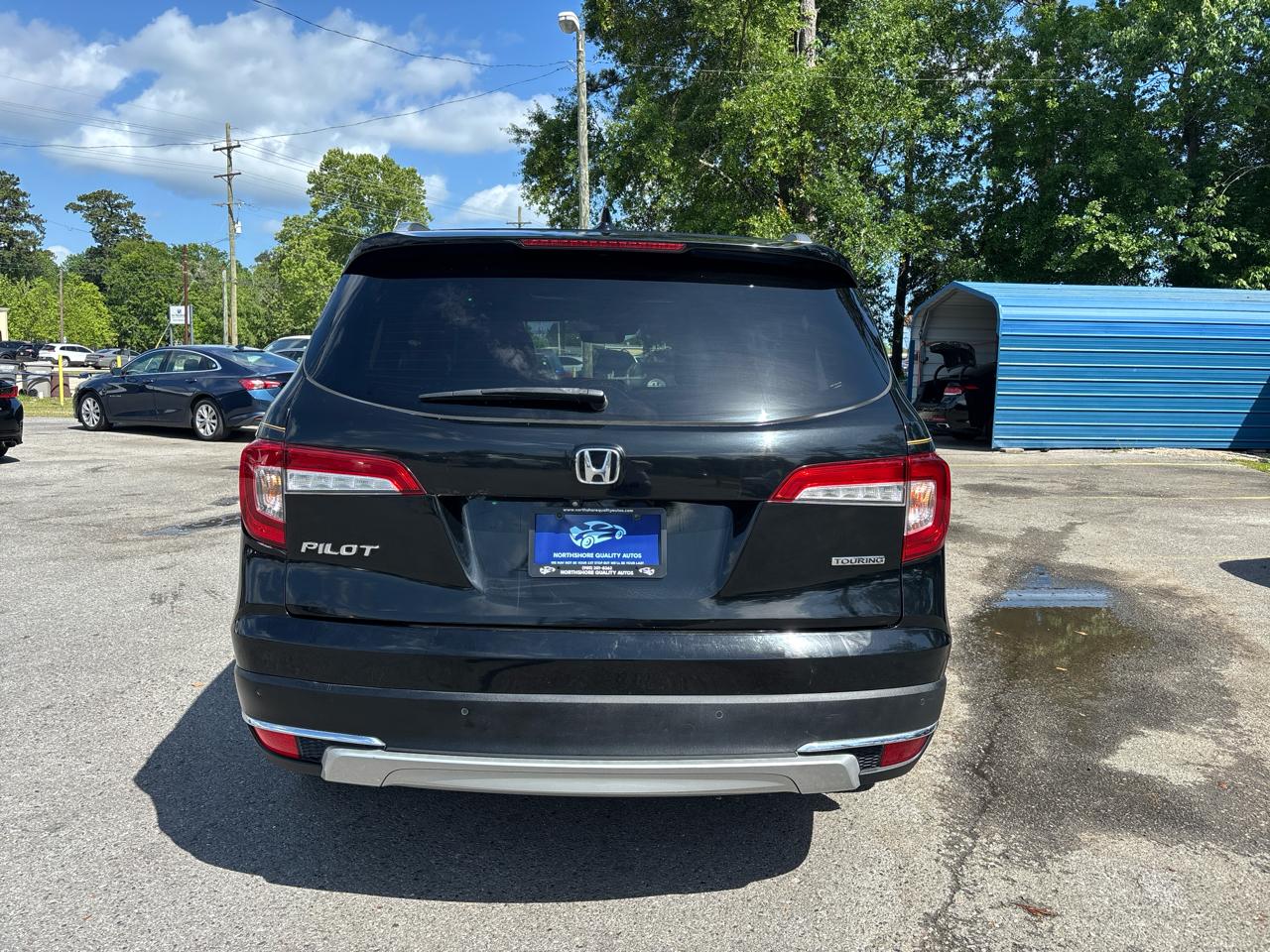 Honda Pilot Touring w/Rear Captain's Chairs 2020