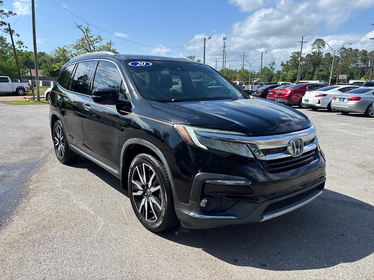 Honda Pilot Touring w/Rear Captain's Chairs 2020
