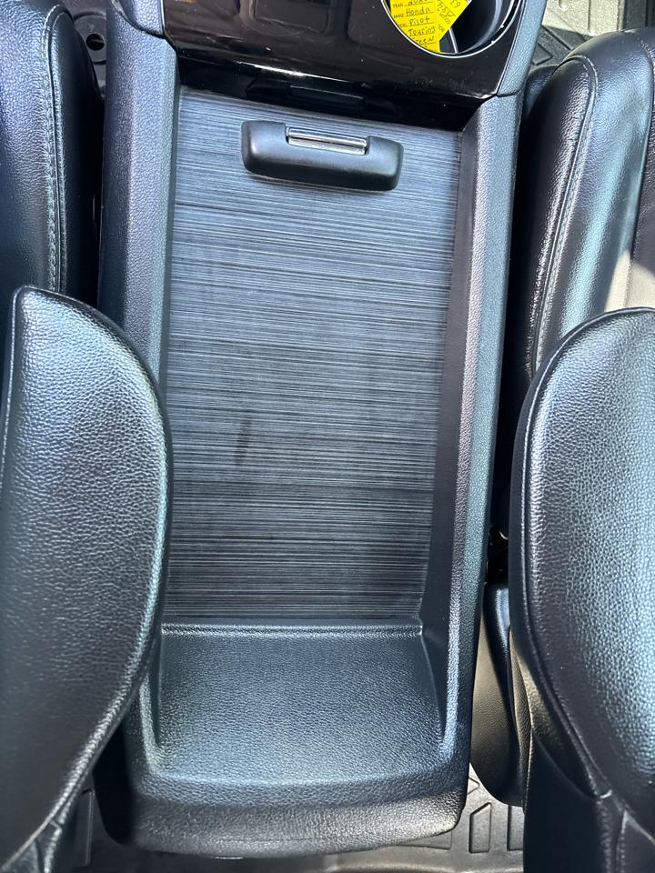 Honda Pilot Touring w/Rear Captain's Chairs 2020