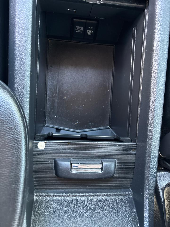 Honda Pilot Touring w/Rear Captain's Chairs 2020