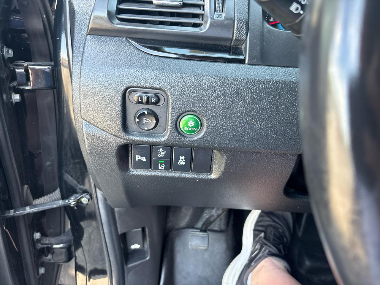 Honda Pilot Touring w/Rear Captain's Chairs 2020