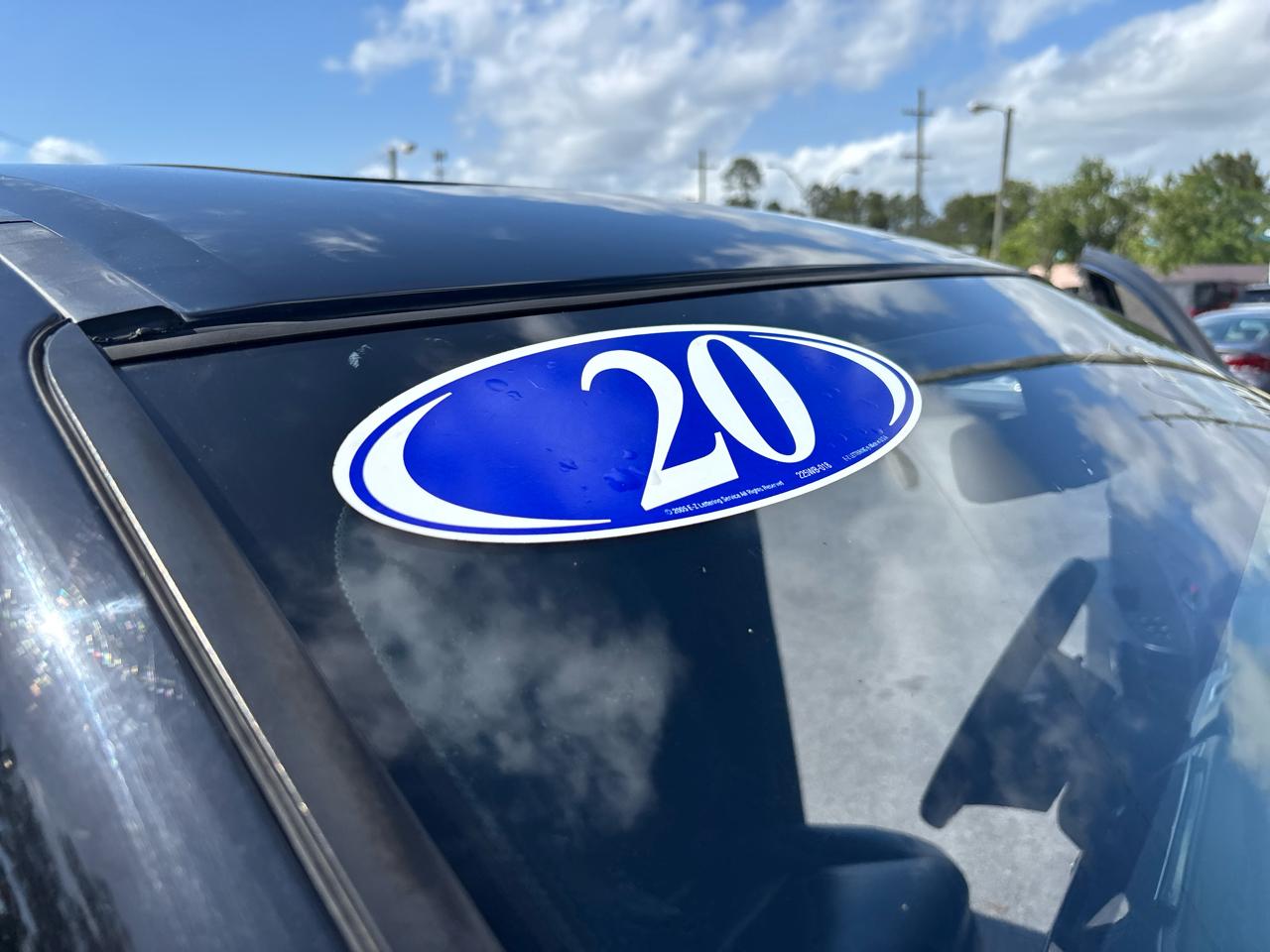 Honda Pilot Touring w/Rear Captain's Chairs 2020