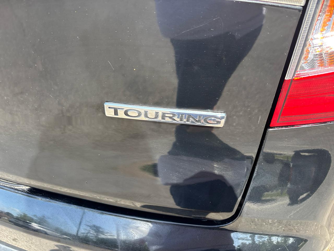 Honda Pilot Touring w/Rear Captain's Chairs 2020