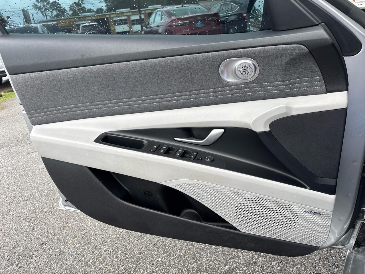 Hyundai Elantra Limited 2022