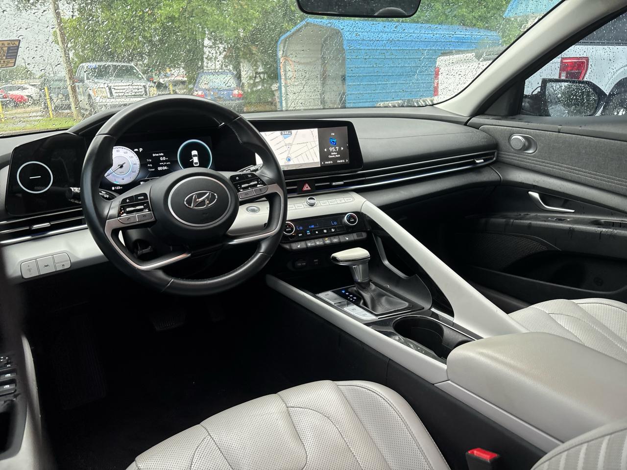 Hyundai Elantra Limited 2022