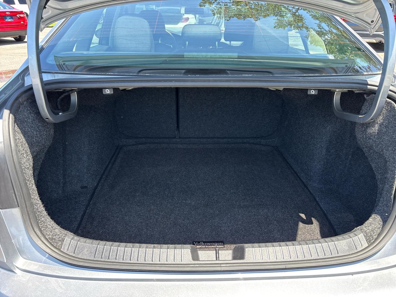 Volkswagen Jetta 1.4T S 8A 2021