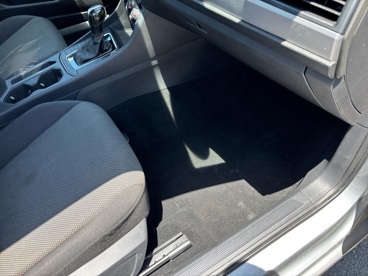 Volkswagen Jetta 1.4T S 8A 2021