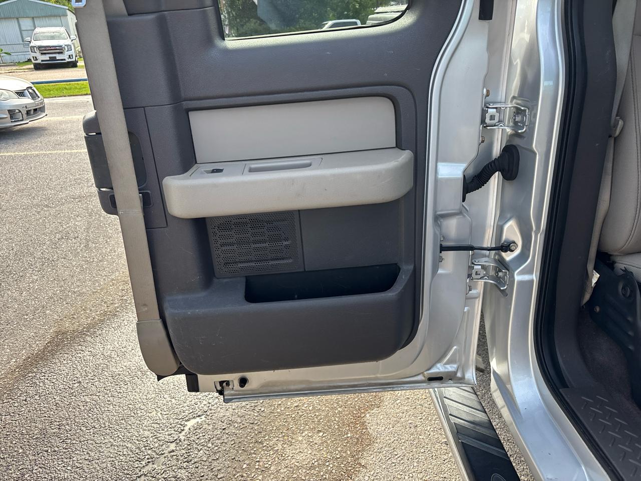 Ford F-150 XLT SuperCab 8-ft. Bed 2WD 2010