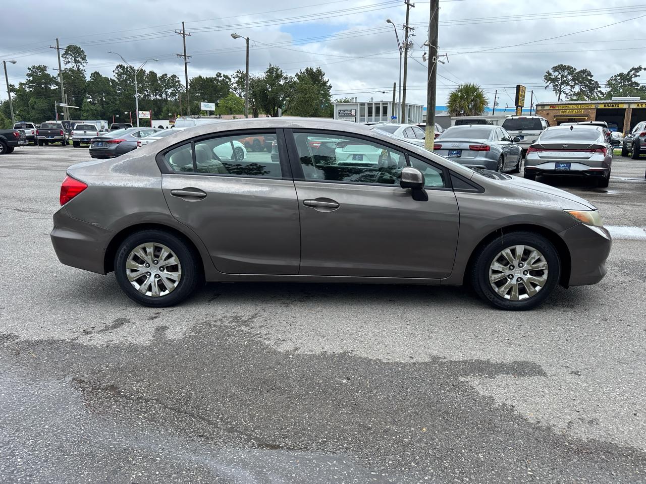 Honda Civic LX Sedan 5-Speed AT 2012