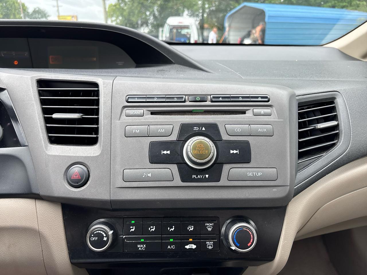 Honda Civic LX Sedan 5-Speed AT 2012