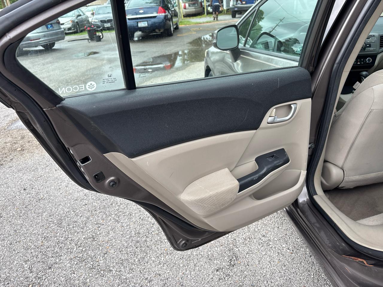 Honda Civic LX Sedan 5-Speed AT 2012
