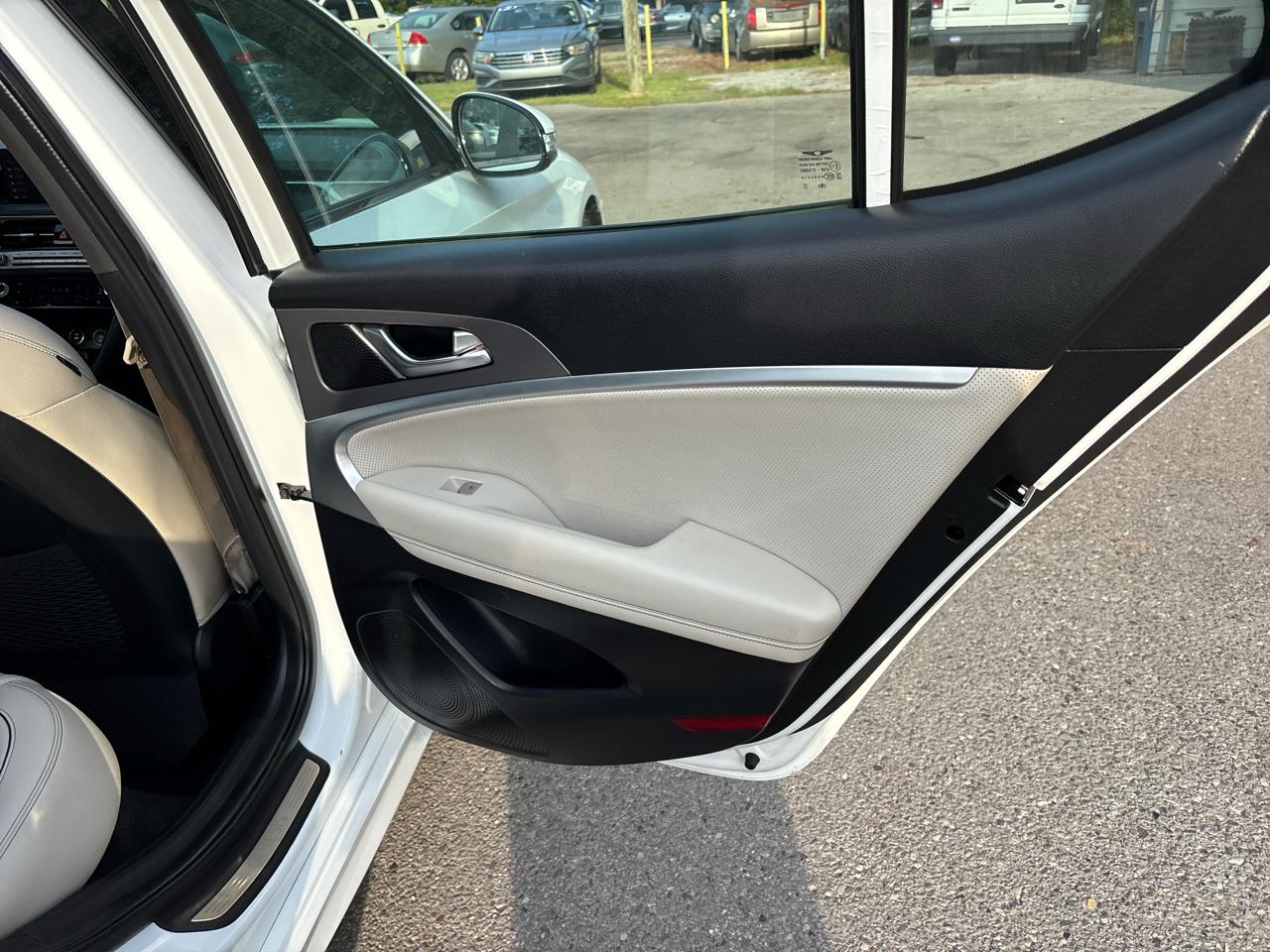 Genesis G70 2.5T 2025