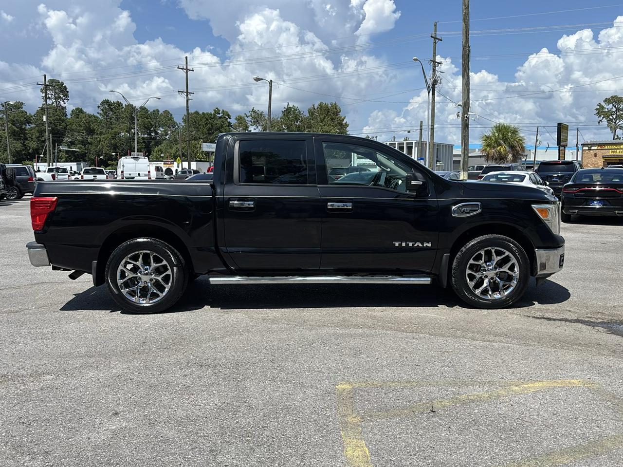 Nissan Titan SV Crew Cab 2WD 2017