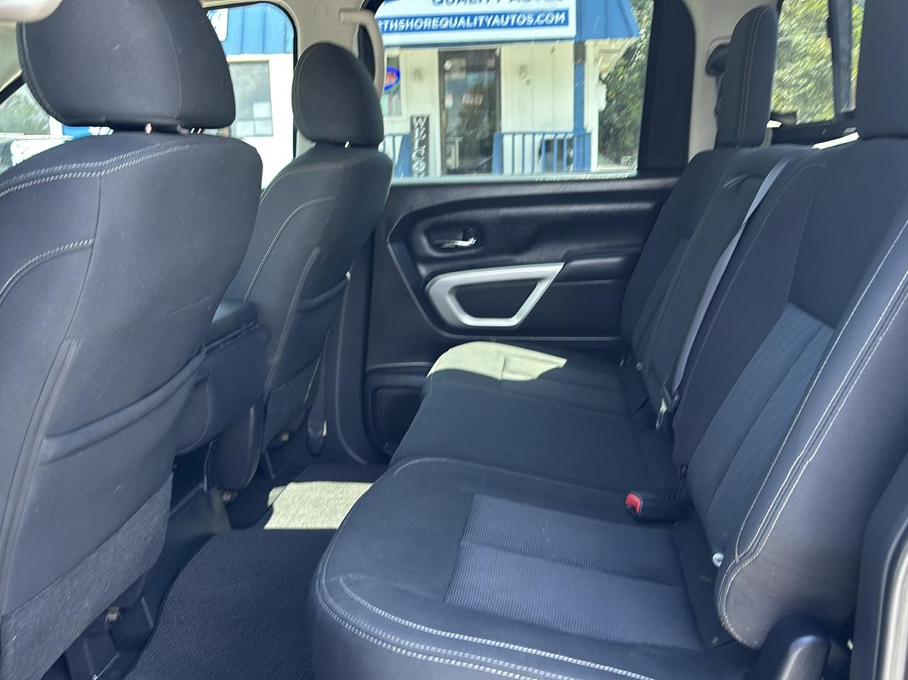 Nissan Titan SV Crew Cab 2WD 2017