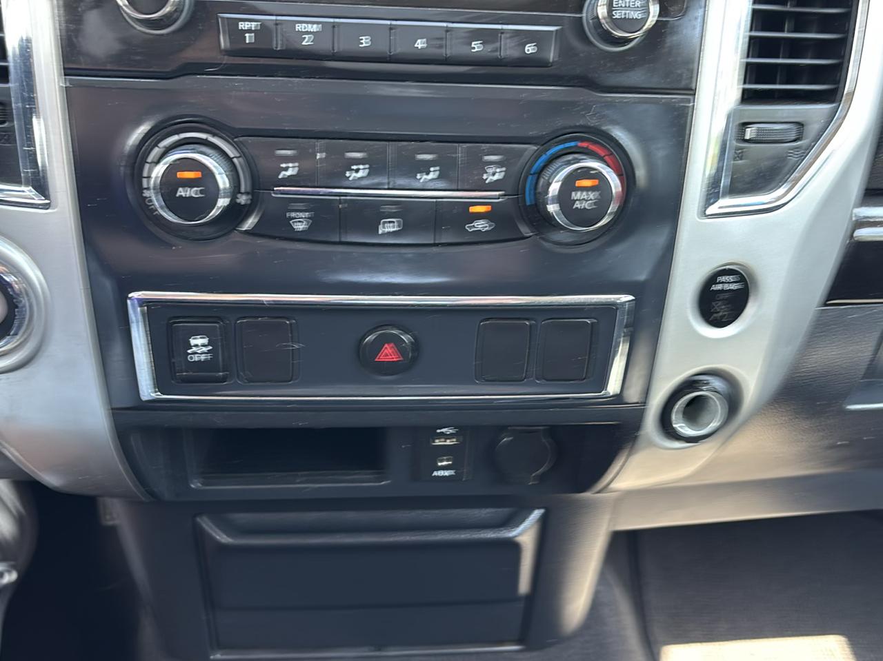 Nissan Titan SV Crew Cab 2WD 2017