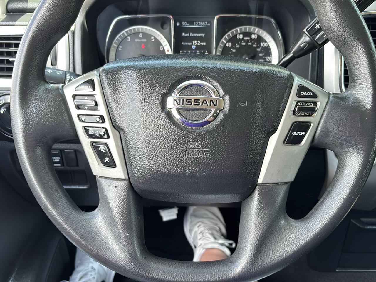 Nissan Titan SV Crew Cab 2WD 2017