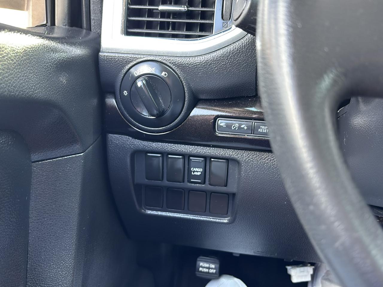 Nissan Titan SV Crew Cab 2WD 2017