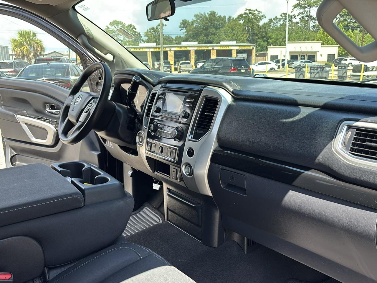 Nissan Titan SV Crew Cab 2WD 2017