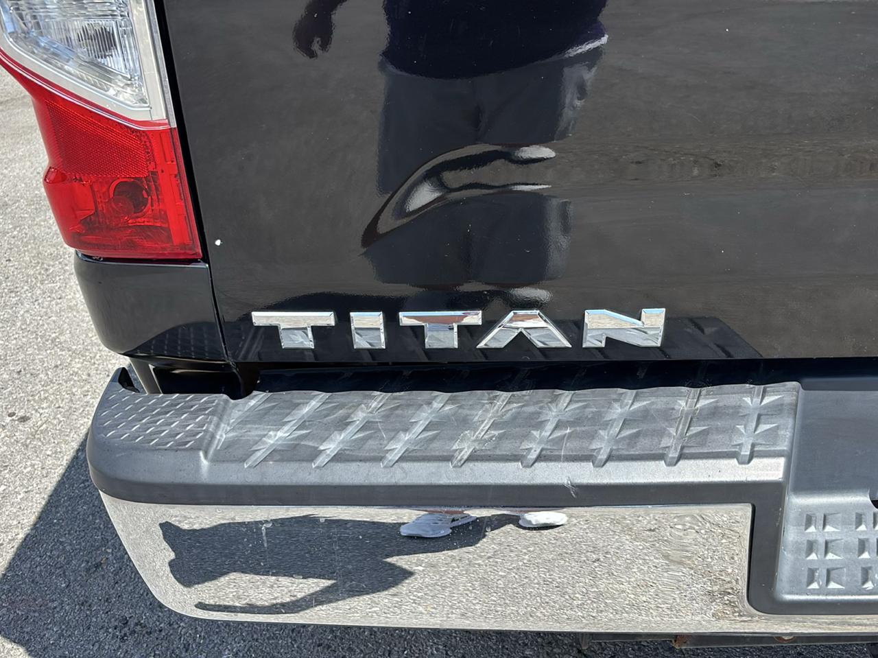Nissan Titan SV Crew Cab 2WD 2017