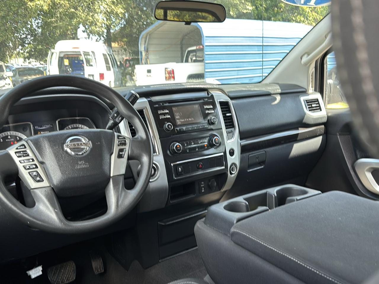 Nissan Titan SV Crew Cab 2WD 2017