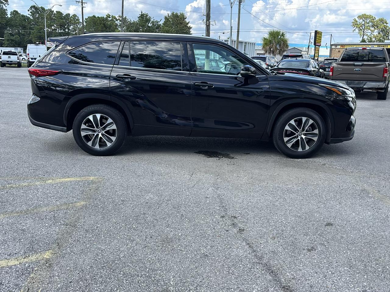 Toyota Highlander XLE FWD V6 2021