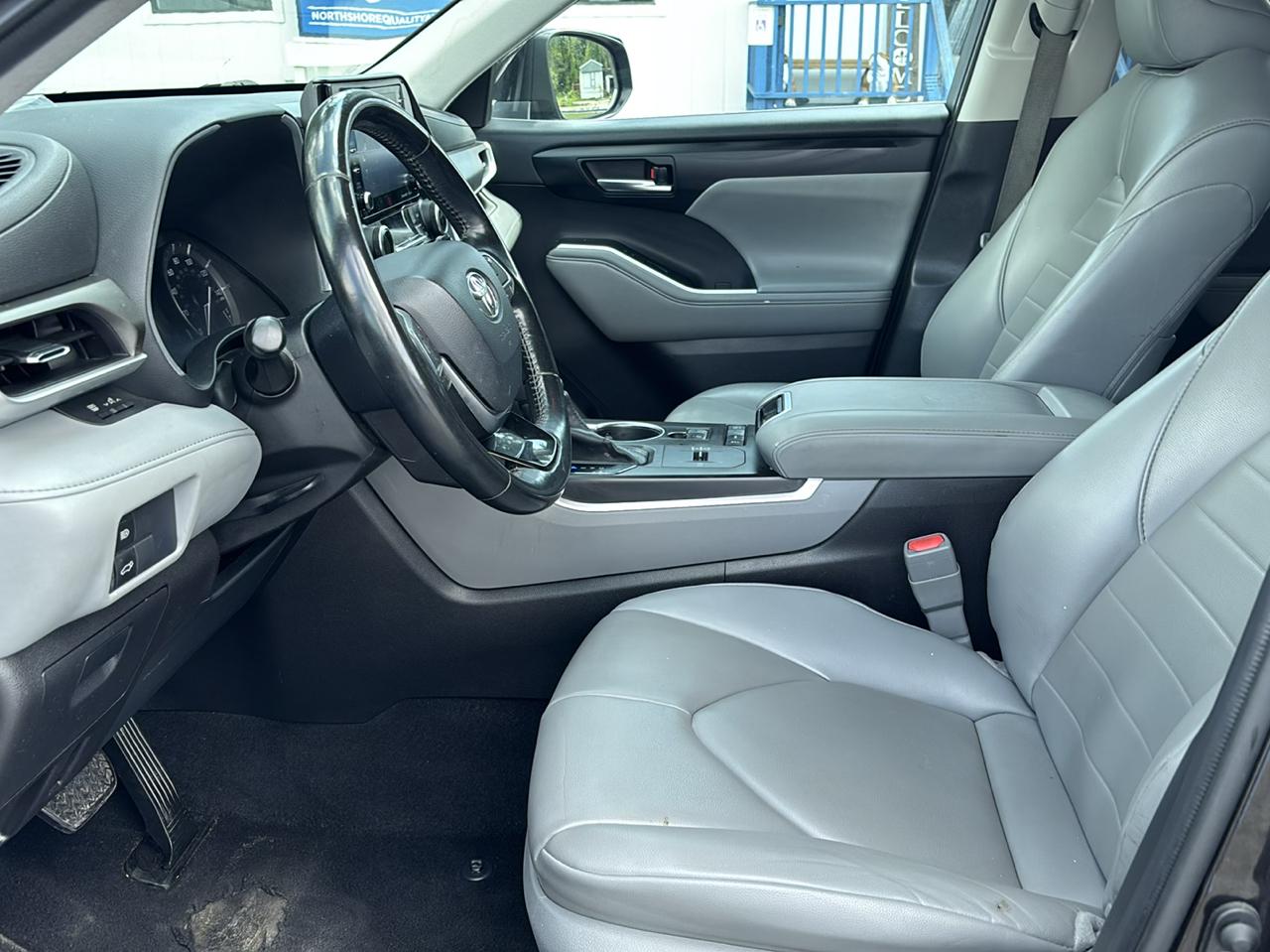Toyota Highlander XLE FWD V6 2021