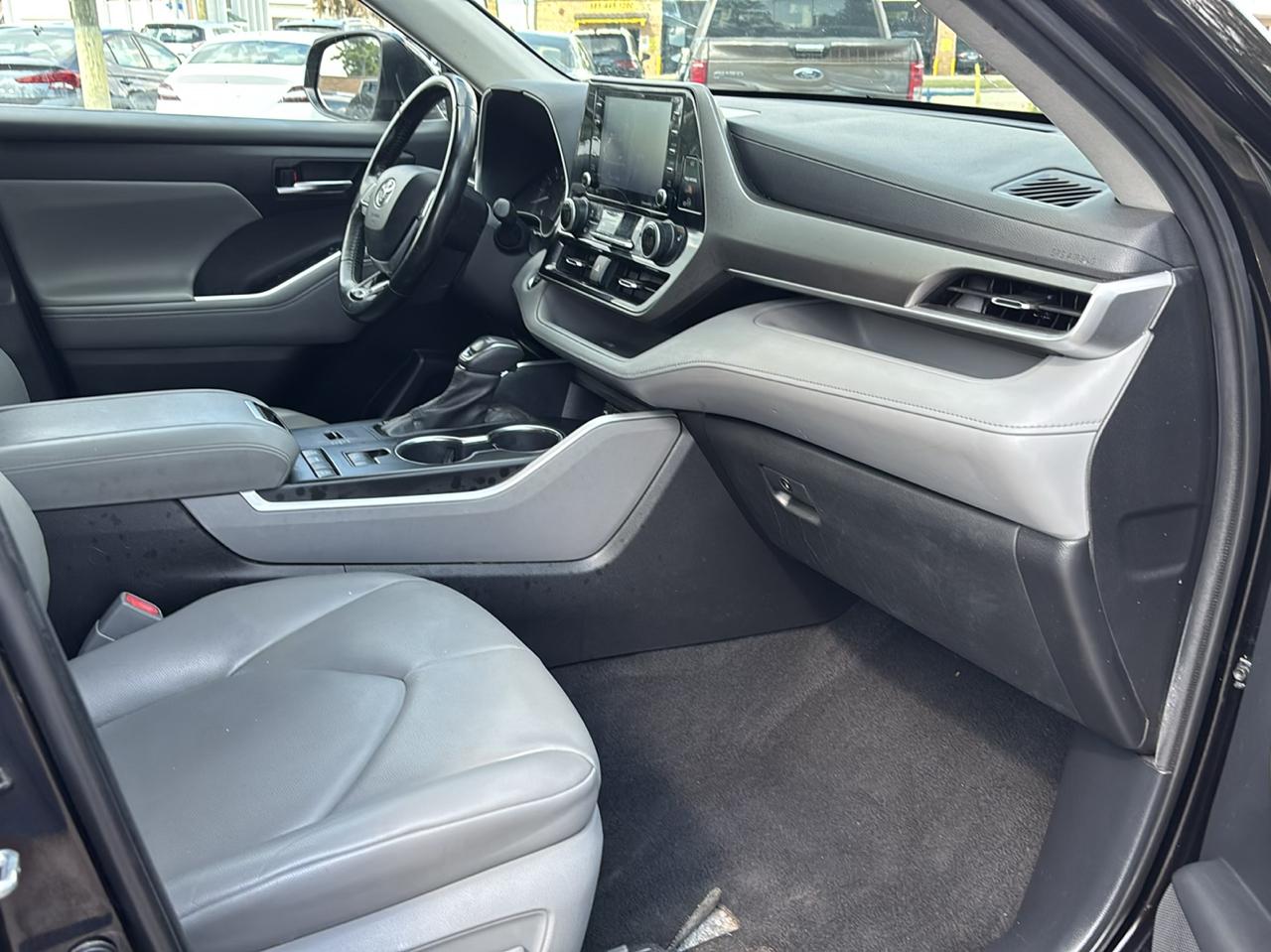 Toyota Highlander XLE FWD V6 2021