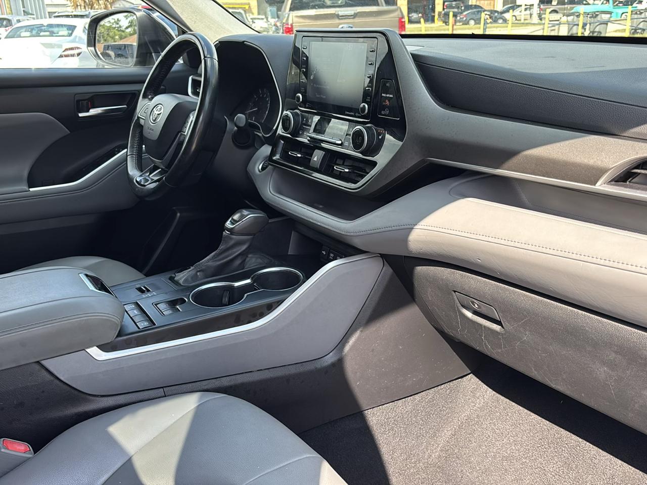 Toyota Highlander XLE FWD V6 2021