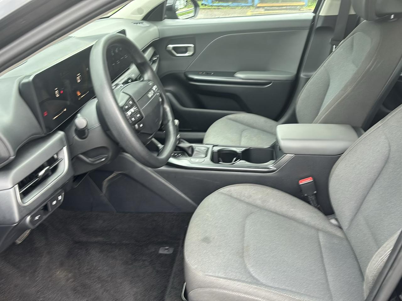 2025 Kia K4 LXS - Photo 11