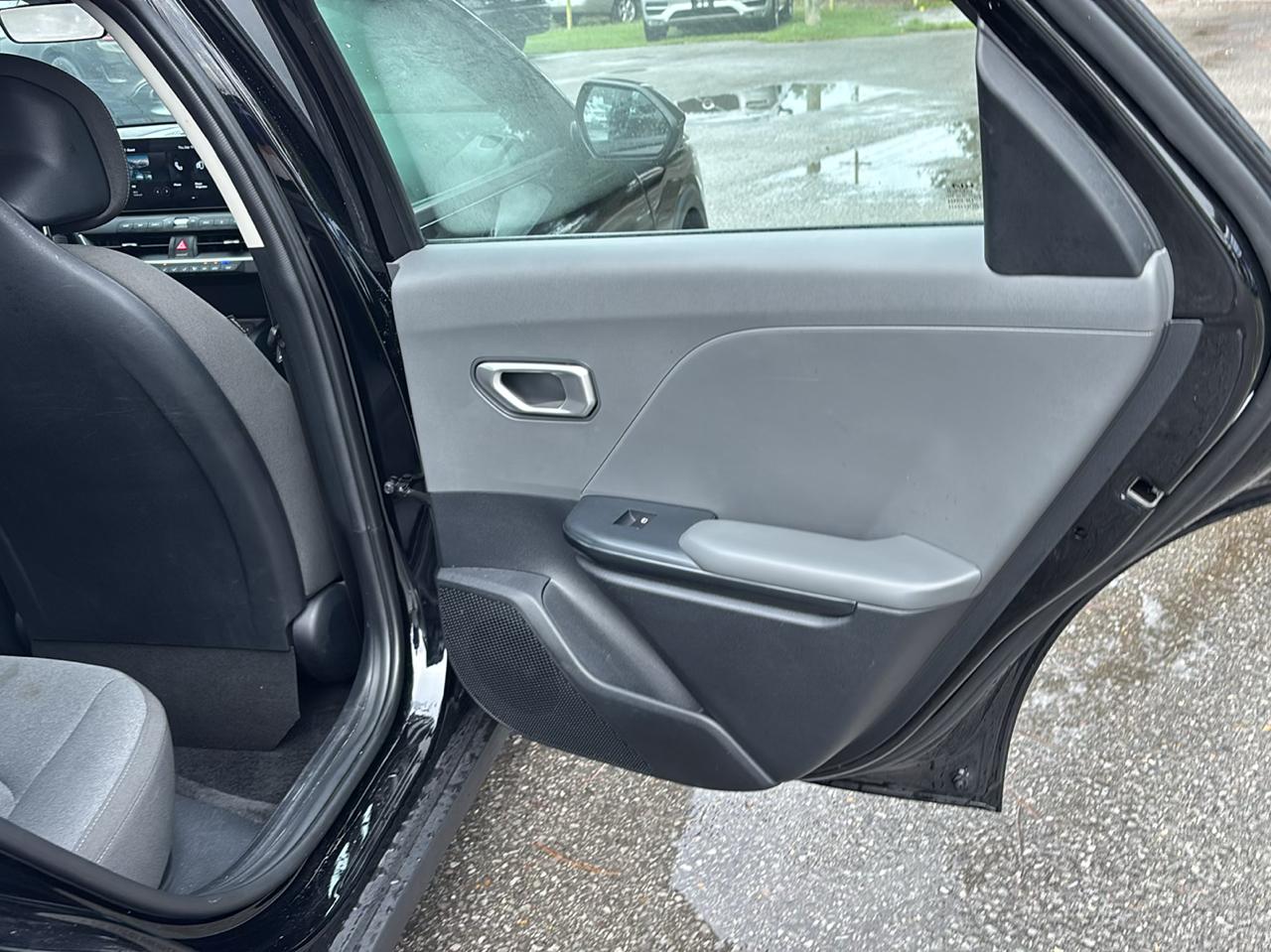 2025 Kia K4 LXS - Photo 31