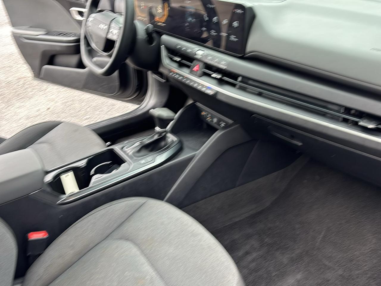 2025 Kia K4 LXS - Photo 35