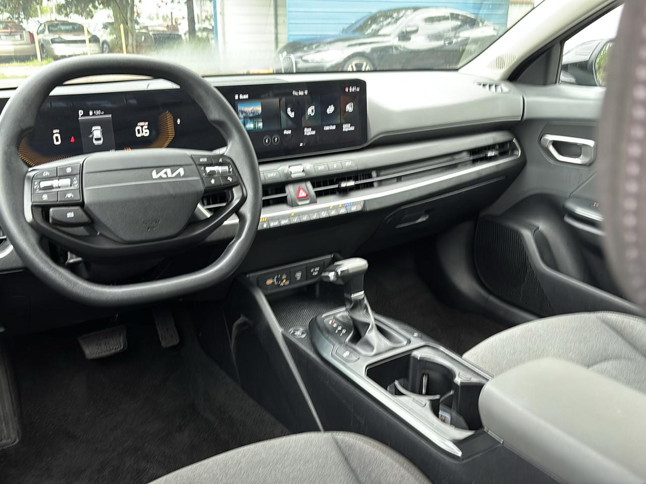 2025 Kia K4 LXS - Photo 40