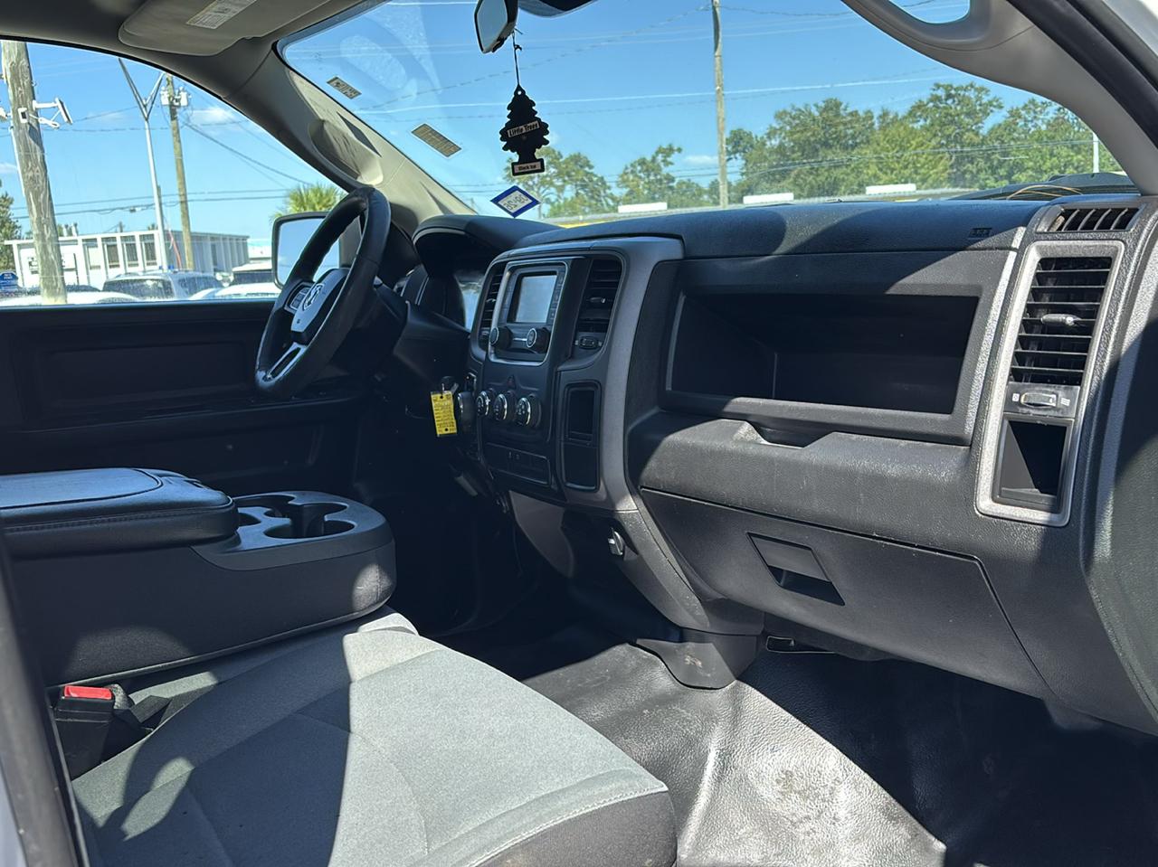 RAM 1500 Classic Tradesman Crew Cab SWB 4WD 2022