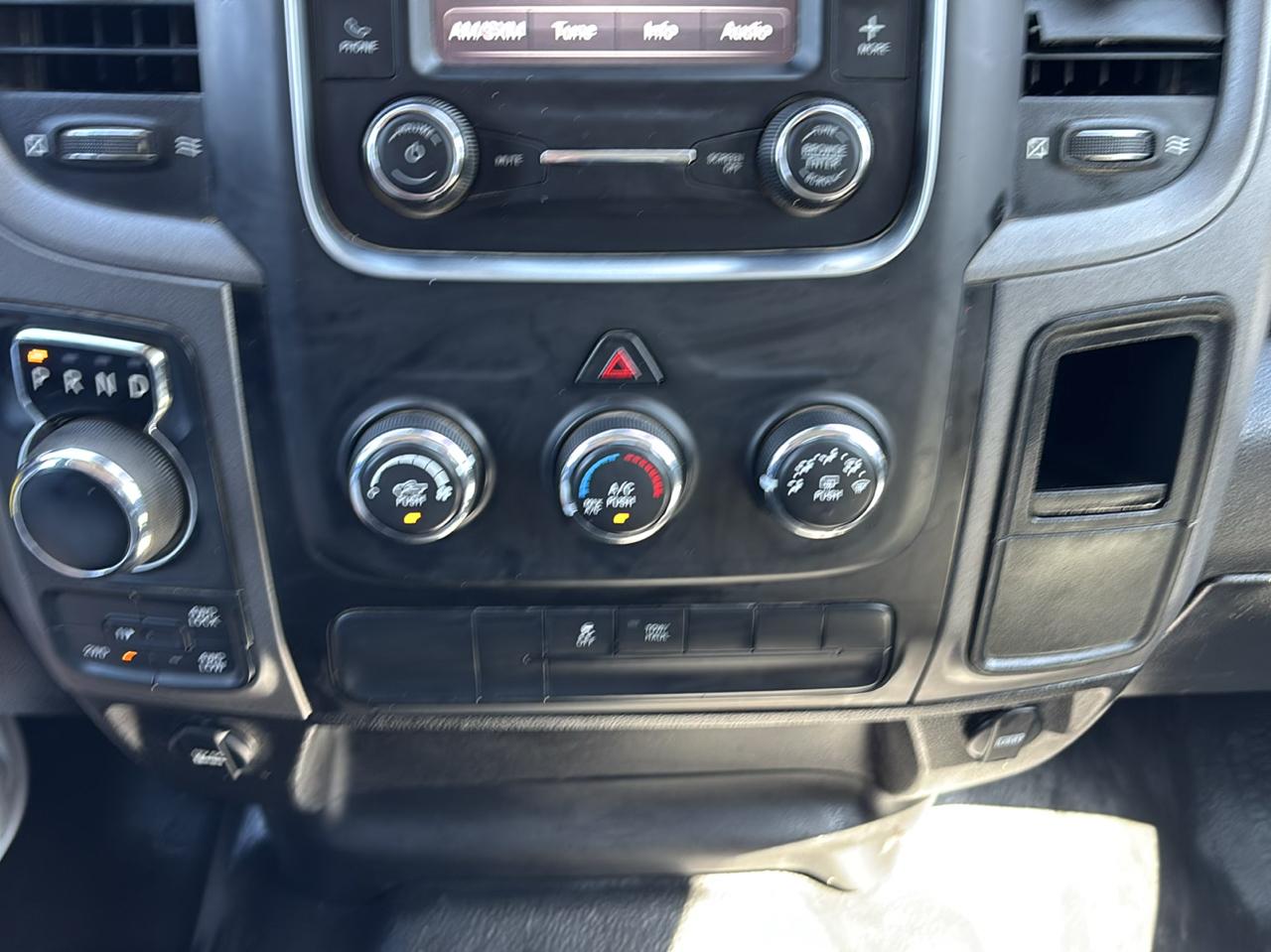 RAM 1500 Classic Tradesman Crew Cab SWB 4WD 2022