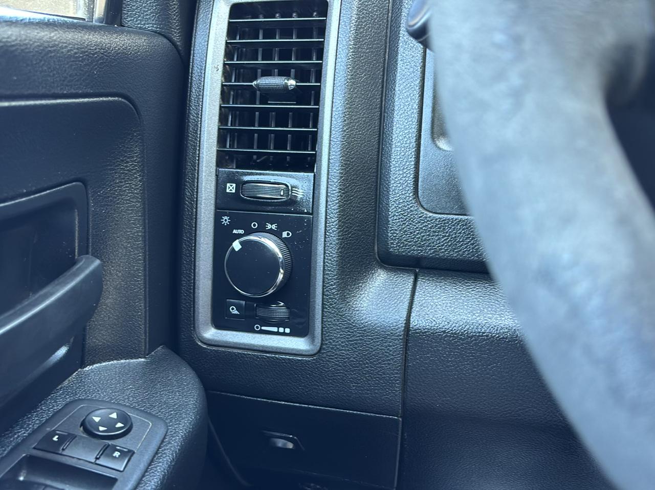 RAM 1500 Classic Tradesman Crew Cab SWB 4WD 2022