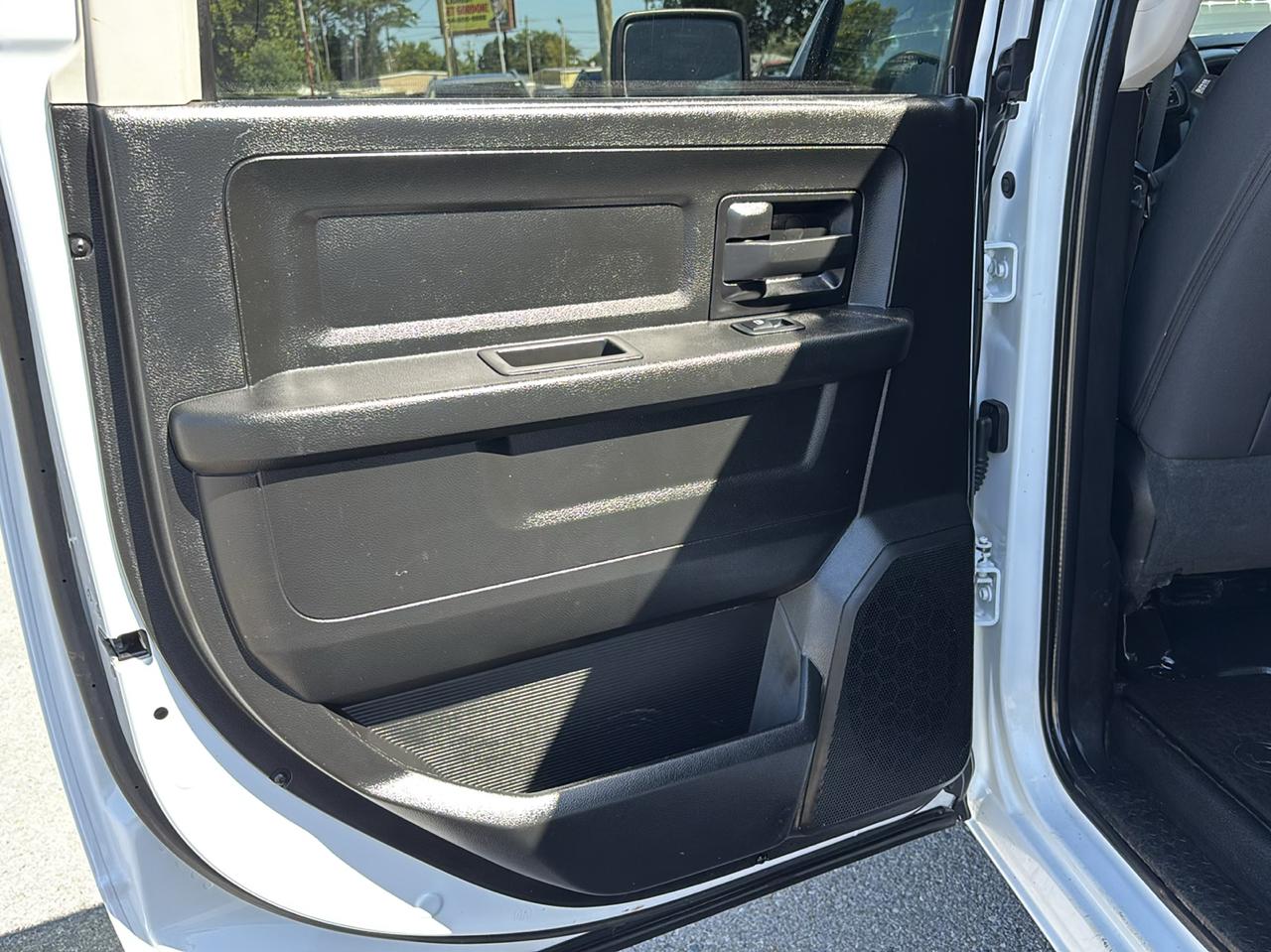 RAM 1500 Classic Tradesman Crew Cab SWB 4WD 2022