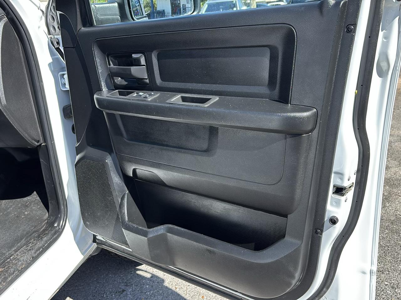 RAM 1500 Classic Tradesman Crew Cab SWB 4WD 2022