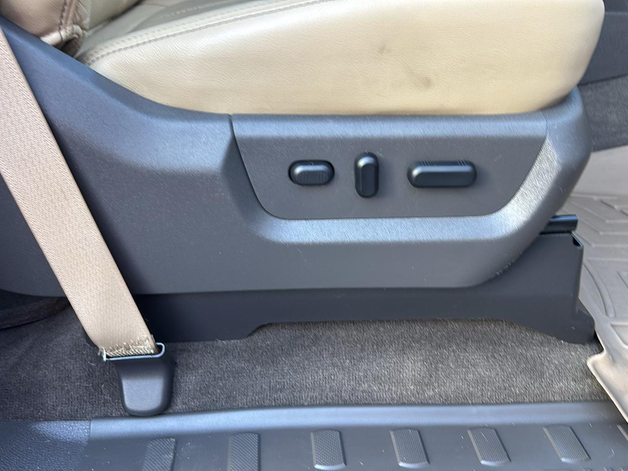 Ford F-250 SD Lariat Crew Cab 4WD 2012