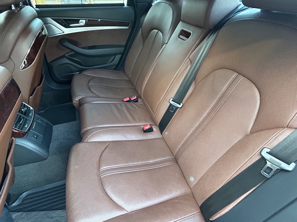 Audi A8 4.2 Quattro 2011