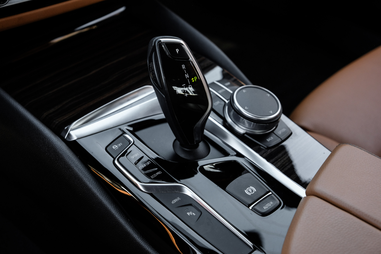BMW 5-Series 530e iPerformance 2018 BMW 5-Series 530e iPerformance 2018