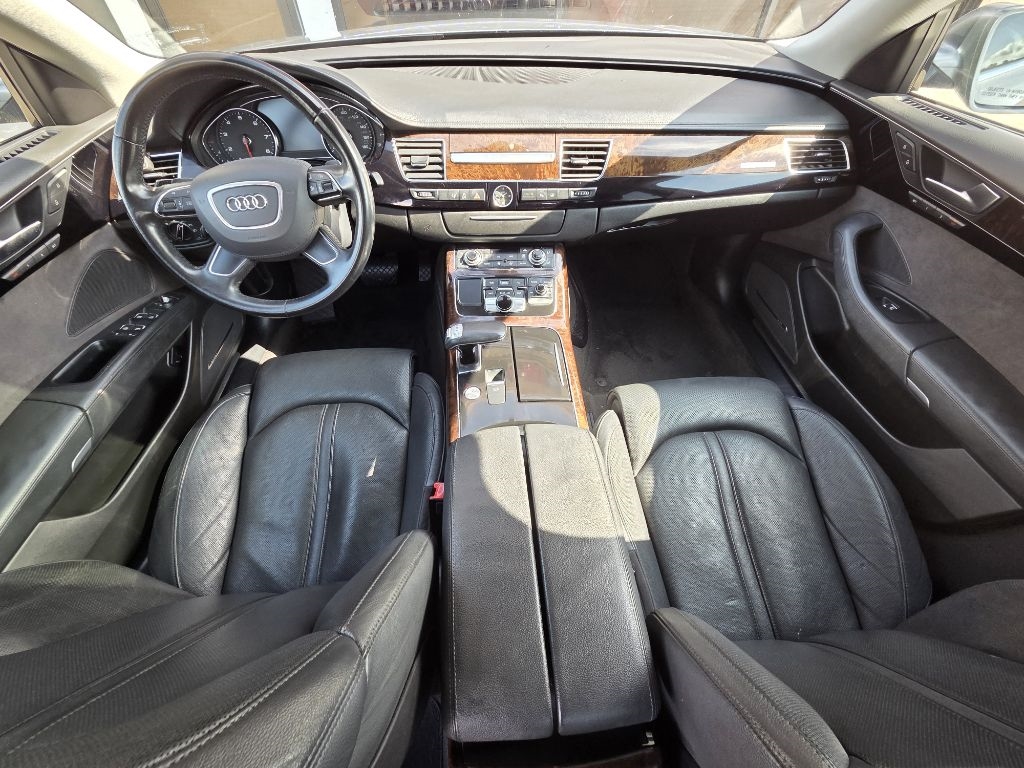 Audi A8 4.2L quattro 2011 Audi A8 4.2L quattro 2011