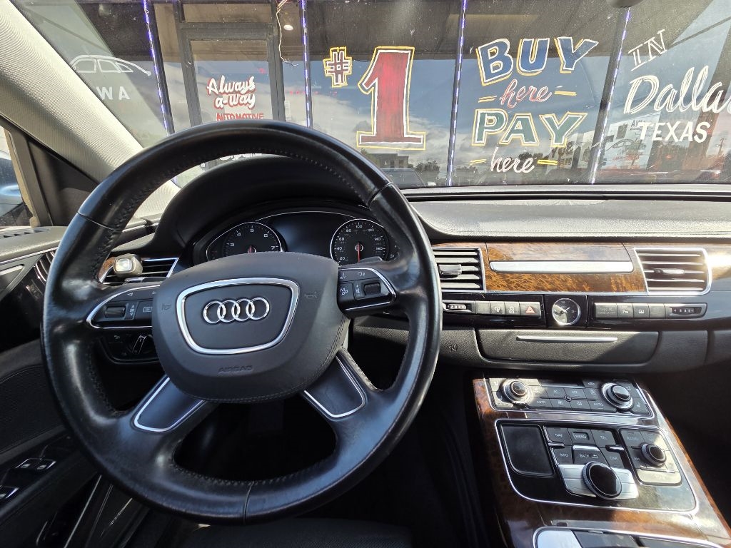 Audi A8 4.2L quattro 2011 Audi A8 4.2L quattro 2011